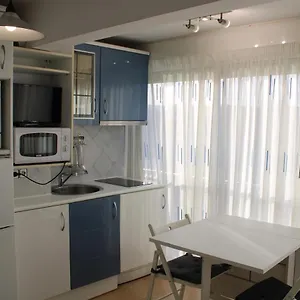 https://estudio-primera-lnea-de-mar-con-piscina-y-prking.topcostabravahotels.com